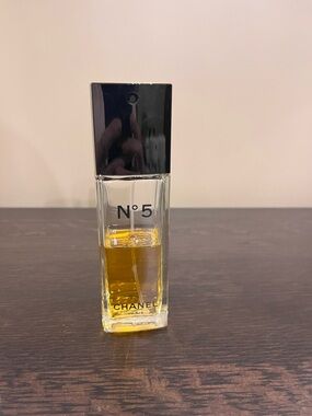 CHANEL N°5 Eau de Toilette Over 1/2 Bottle Made in USA